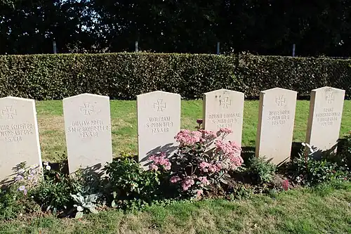 Tombes de soldats allemands.