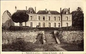 Carte postale en noir et blanc d'un château