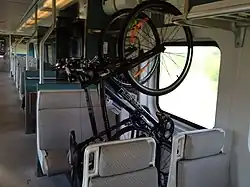 Vélos à bord d'un train de l'Agence métropolitaine de transport