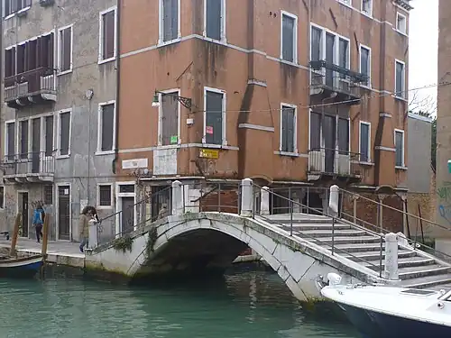 Ponte de la Caziola longeant le rio