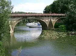 Le pont Saint-Jean enjambant le Petit Doubs.