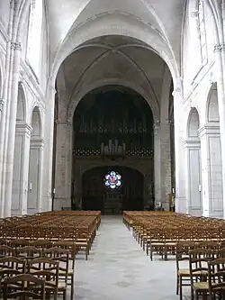 Nef en direction du vieux chœur.