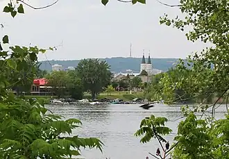 Verdun vue de l'Île des Sœurs.