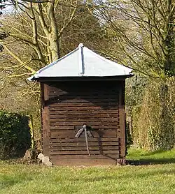 Vergies, le puits communal.