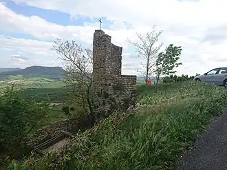 Ruines du château des comtes de Toulouse au hameau de Luzençon.
