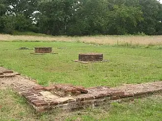 Vestiges du château de Labrit.
