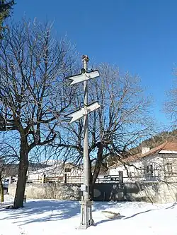 Ancien signal de direction, maintenant exposé en gare de Veynes - Dévoluy