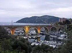 Le viaduc de la Rague, entre les gares de Théoule-sur-Mer et Mandelieu-la-Napoule.