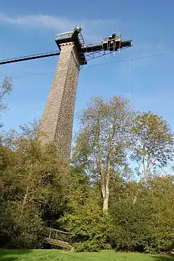 Pile du viaduc vue du bas.