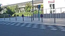 Arrêt Mobival « Gare SNCF » devant le kiosque, près de la gare