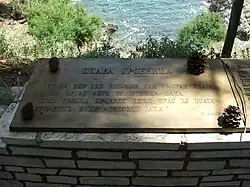 Plaque commémorative sur l'île de Vído