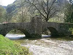 Le pont avec petit oratoire.