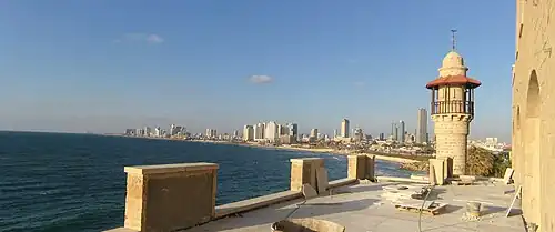 Vue de Tel-Aviv d'un balcon du monastère