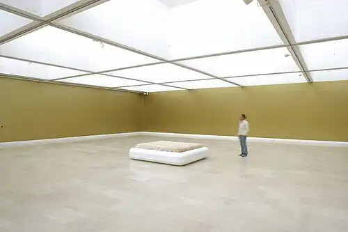 Galerie Carrée. Exposition John Armleder (2007).