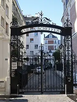 Entrée de la villa Scheffer, au no&nbsp;49.