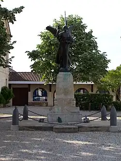 Le monument aux morts.