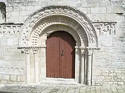 Détail des bas-reliefs.