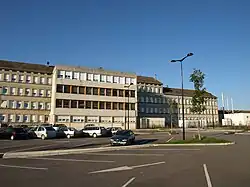 Photographie du centre hospitalier de Vitry-le-François, vu depuis son parking.