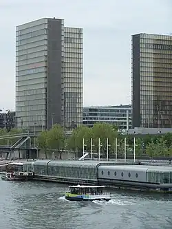 Voguéo arrivant au quai François-Mauriac.