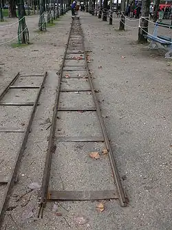 Photo de deux rails de chemin de fer.