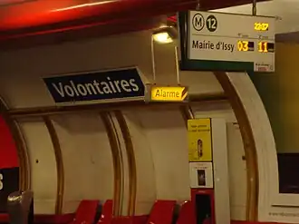 Détail de l'ancien carrossage publicitaire de la station.