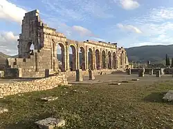 La basilique et la tribune aux harangues