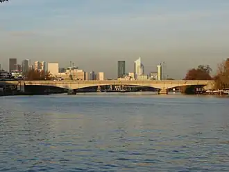 Le pont en 2006, avec en arrière-plan le quartier de La Défense.