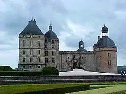 Le château de Hautefort.