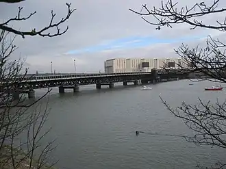 Le pont de Walney vu de l’île Walney à marée haute