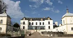 Le château de Taron.