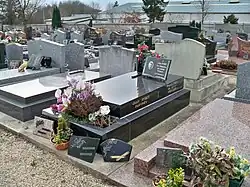 La tombe de Jean Robic dans le cimetière de Wissous.