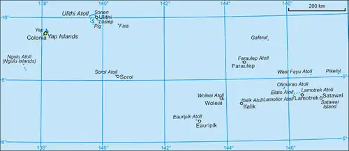 Carte en couleur montrant différentes îles. La mer est en bleu. Sorol se trouve au centre-est de la carte.