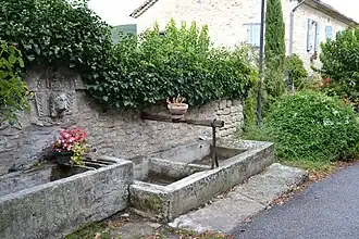Lavoir à Ybourdes.