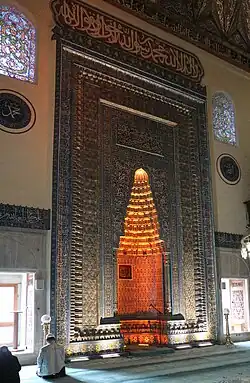Mihrab de la mosquée avec inscription « œuvre des maîtres de Tabriz ».