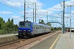 Photographie d'un train en gare d'Écouflant.