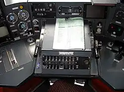 Visualisateur KVB, à gauche de l'indicateur de vitesse, d'une automotrice Z 20500.