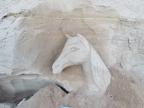 Zaida adik: statue cheval