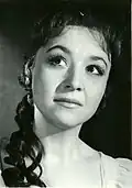 Karolina Slunéčková dans le rôle de Nataša dans l'un de ses premiers rôles au Théâtre Vinohrady, Guerre et Paix.