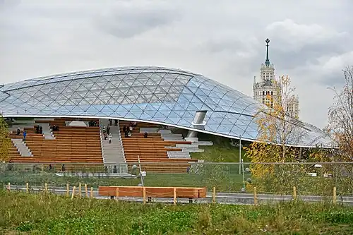 Dome de verre protégeant l’amphithéâtre.