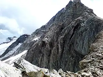 Vue du sommet, en arrière-plan à gauche, depuis le col Zwischbergen.