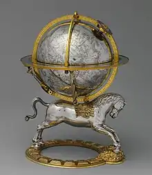 Un ancien globe céleste, représentant le ciel depuis la Terre.