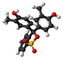 Modèle à bille et bâton de la molécule de rouge de crésol, un indicateur de pH. Cette image montre la forme cyclique.