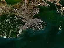 Photographie satellite de la ville.