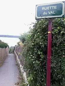 Photographie d’un panneau d’indication d’une ruette.