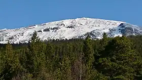 Vue du sommet sud-est du mont Ádjit, à 1&nbsp;387&nbsp;m d'altitude.