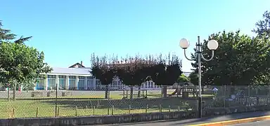 L'école maternelle Charles Perrault.
