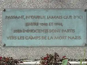 Plaque commémorative de 2000 déportés.
