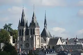 Église vue depuis la rive sud