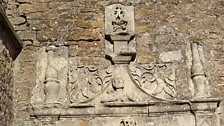 détail de la porte du XVIe&nbsp;siècle de l'église.