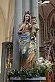 Statue de la Vierge sur le côté du chœur